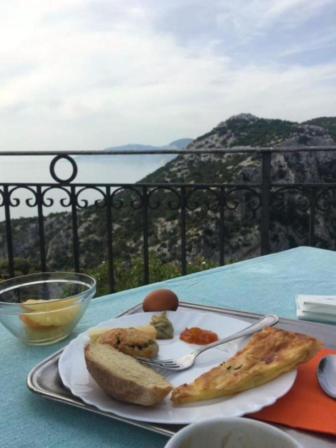 Hotel Turismo Rurale Villa Maria Caterina Кала Гононе Екстериор снимка