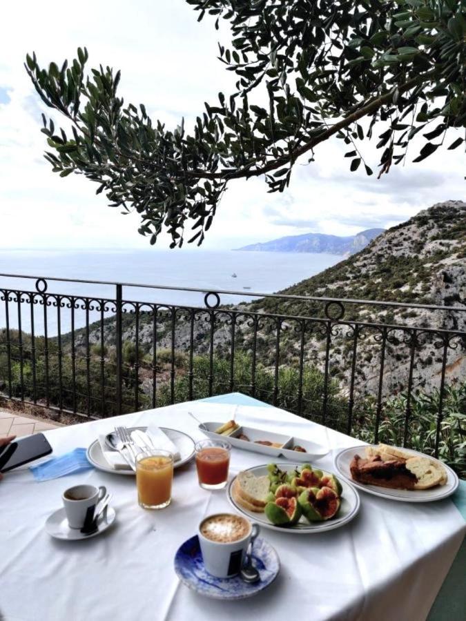 Hotel Turismo Rurale Villa Maria Caterina Кала Гононе Екстериор снимка